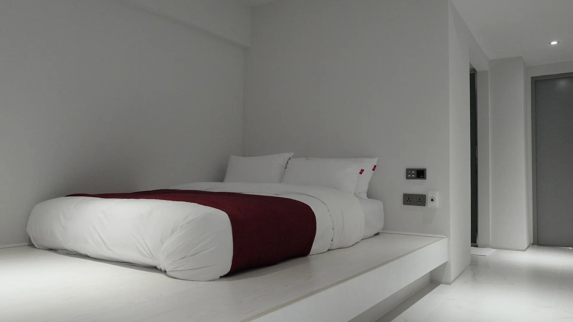 Bobo Hotel Hongdae Seoul 2*,